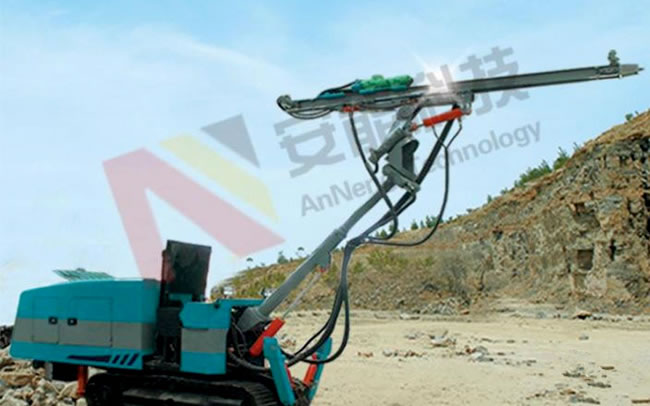 履帶式折疊臂液壓鑿巖臺(tái)車.jpg 履帶式折疊臂液壓鑿巖臺(tái)車.jpg